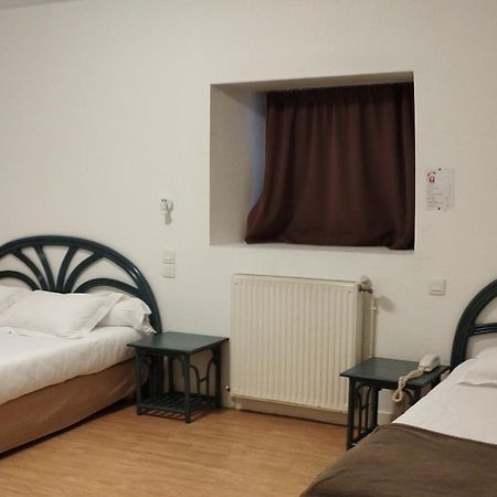 Hotel Du Rocher Le Caylar Buitenkant foto