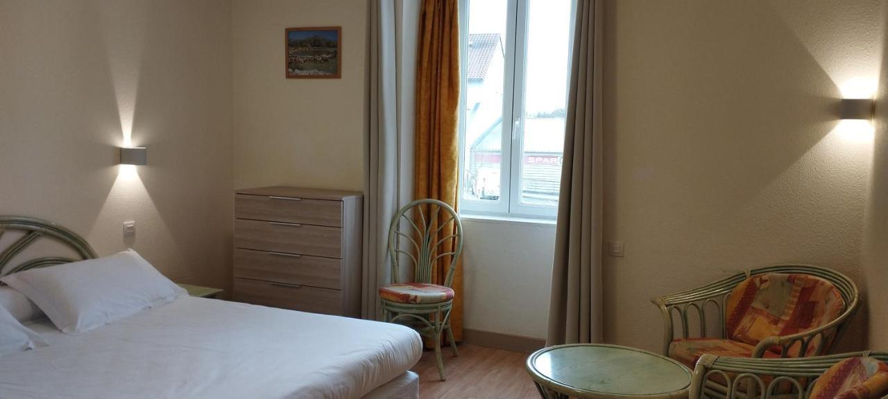Hotel Du Rocher Le Caylar Buitenkant foto