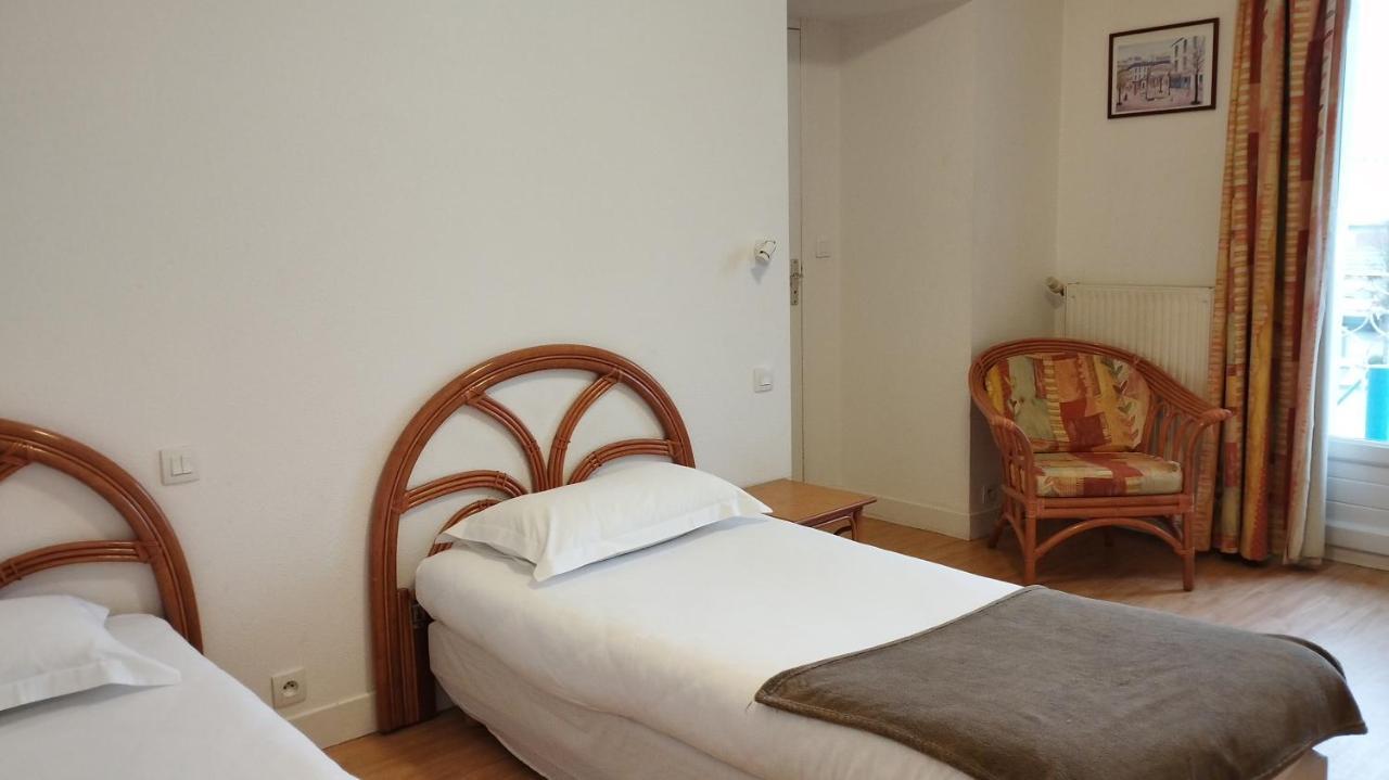 Hotel Du Rocher Le Caylar Buitenkant foto