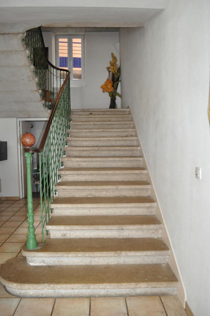 Hotel Du Rocher Le Caylar Buitenkant foto